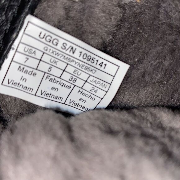 UGG ADIRONDACK III BOOT - Picture 5 of 6